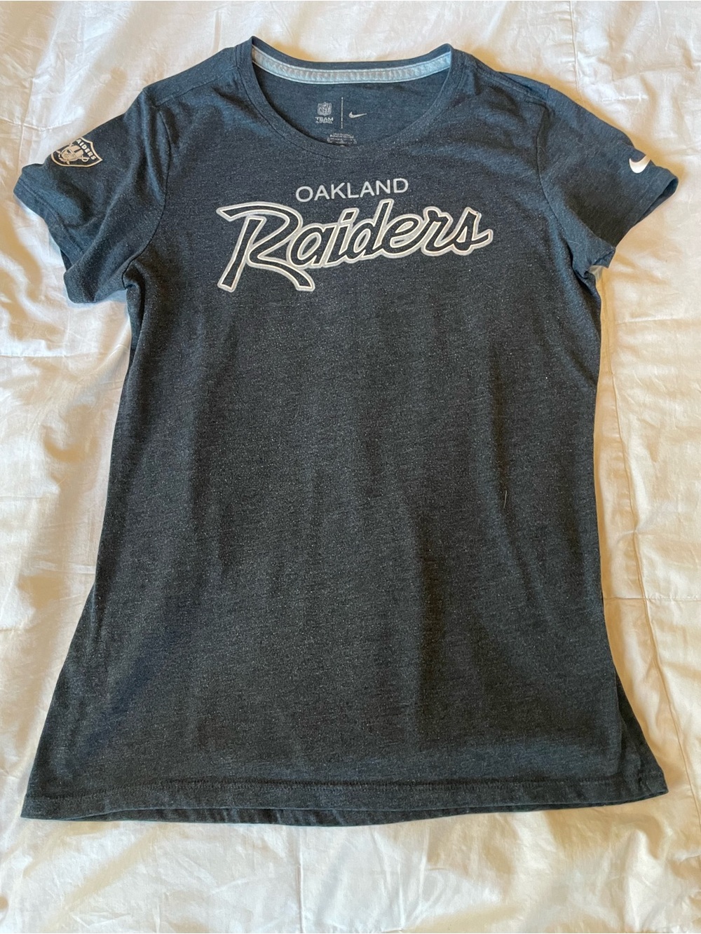 Nike Oakland Raiders Women’s Short Sleeve Tee Size Medium